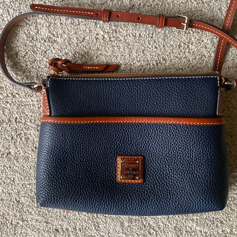 Dooney & Burke Navy “Pebble Grain Ginger Pouchette” crossbody LEATHER bag NWOT